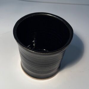 New Handcrafted Elegant Black Pottery Pot/Planter
